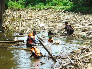 ගංවතුර ආපදාව වැලැක්වීමට නාවික හමුදා කටයුතු කරයි